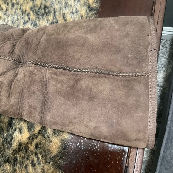 UGG CLASSIC CHOCOLATE BROWN LEATHER BOOTS - Picture 6 of 12